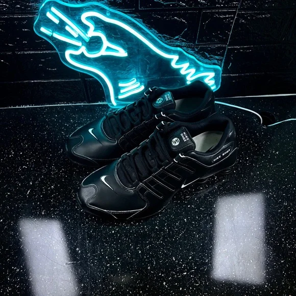 Nike Shox NZ Triple Black Men display picture 2